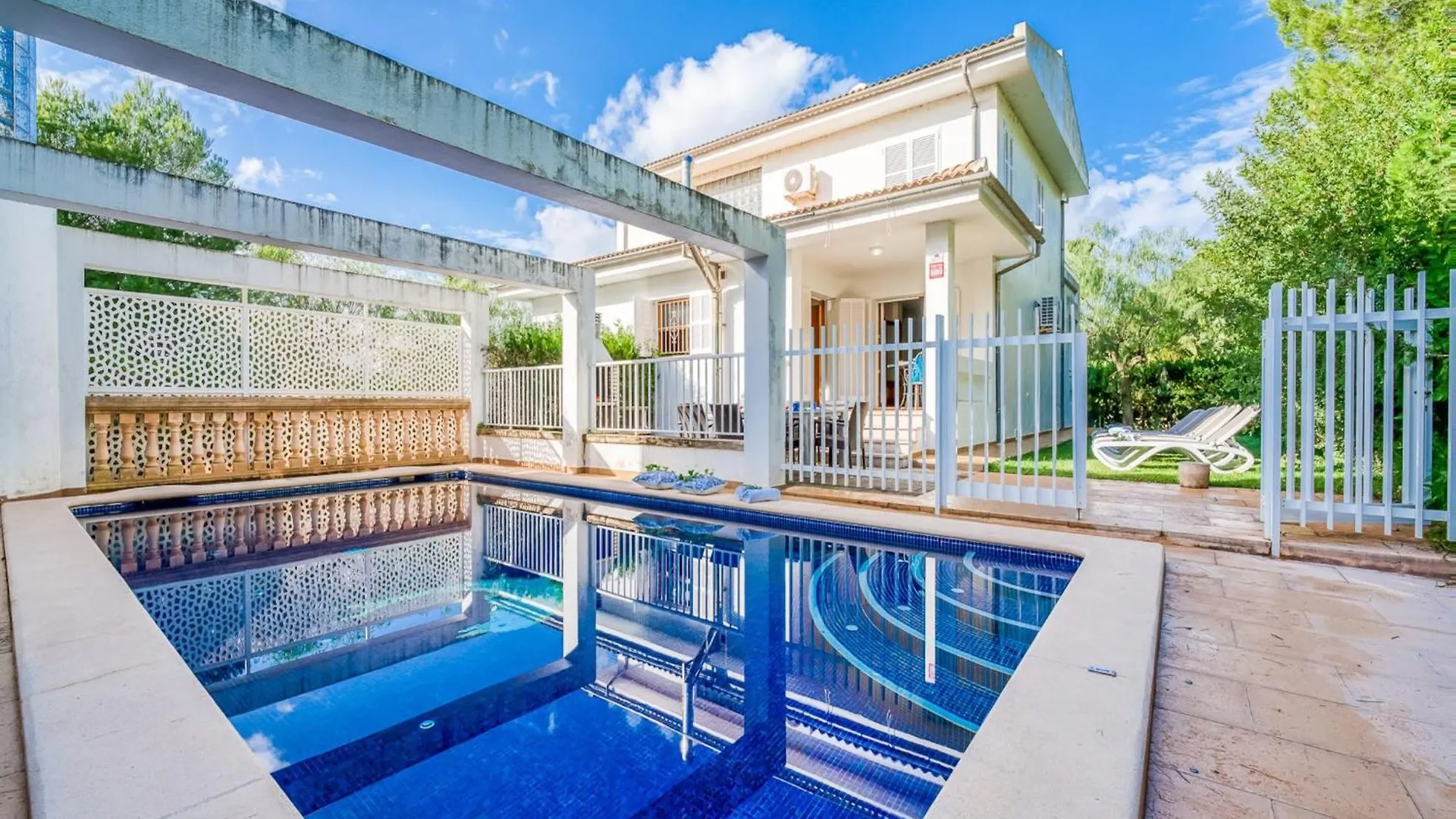 Holiday Home In Playa De Muro ile iletişim